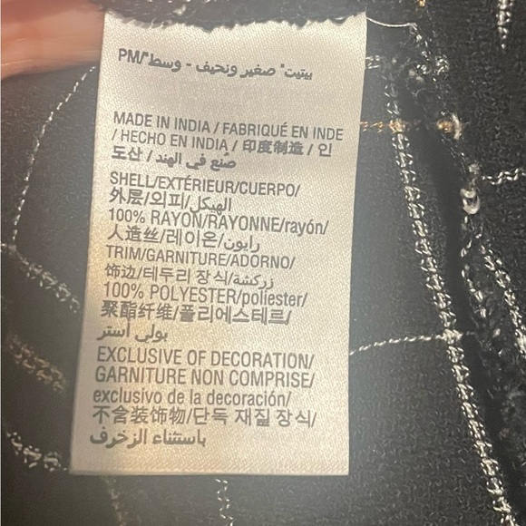 Style & Co Just right for the change of season, beautiful  embroidered top. - Picture 6 of 6